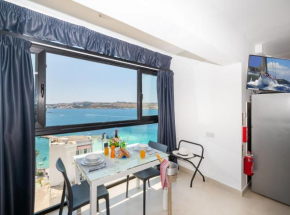 Islet Promenade Studio with spectacular seaviews by Getawaysmalta